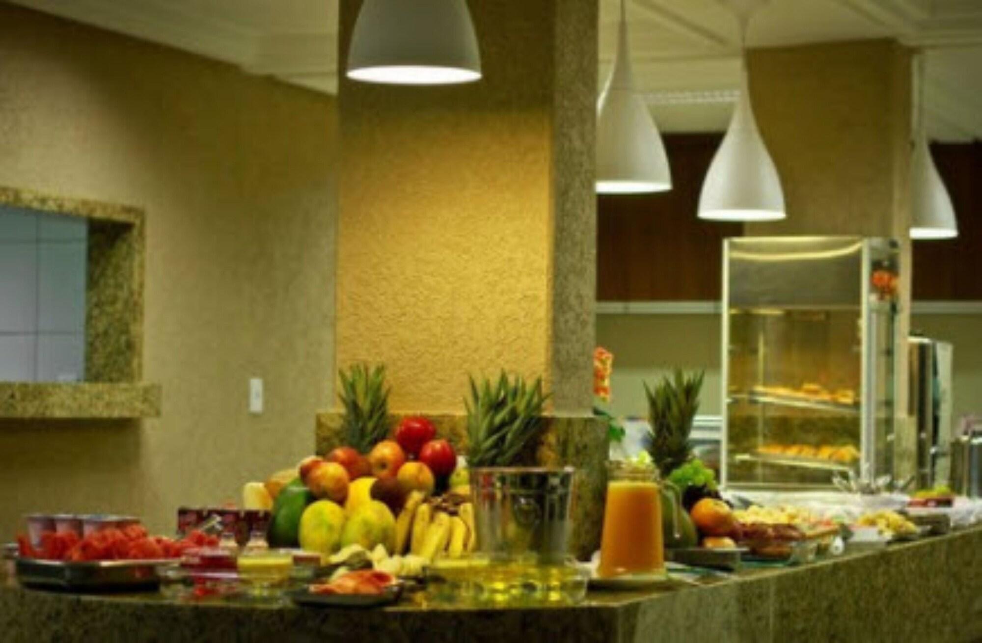Hotel Saron Luziânia Buitenkant foto