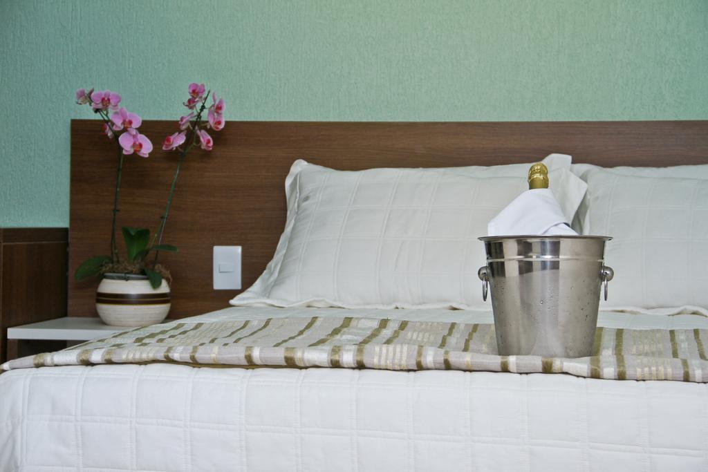 Hotel Saron Luziânia Buitenkant foto
