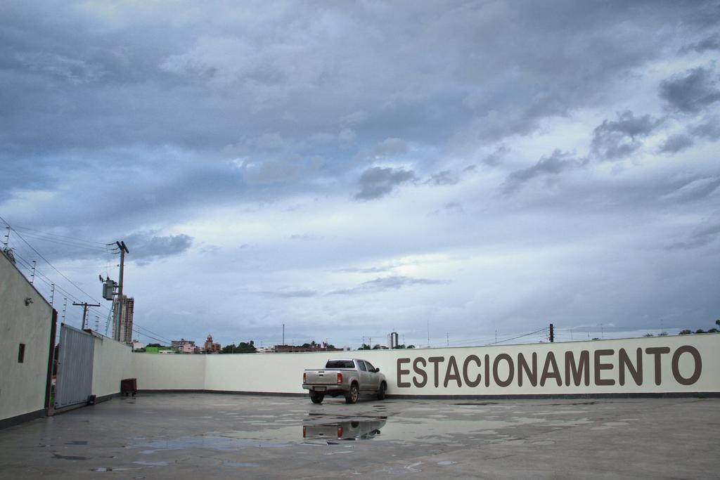 Hotel Saron Luziânia Buitenkant foto
