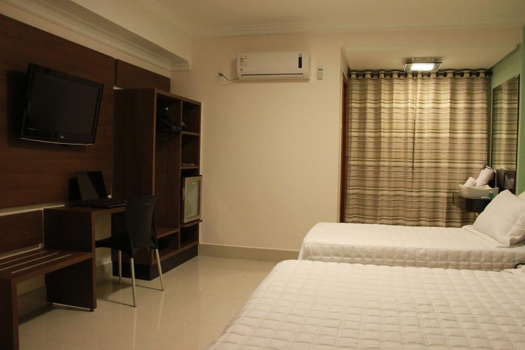 Hotel Saron Luziânia Buitenkant foto