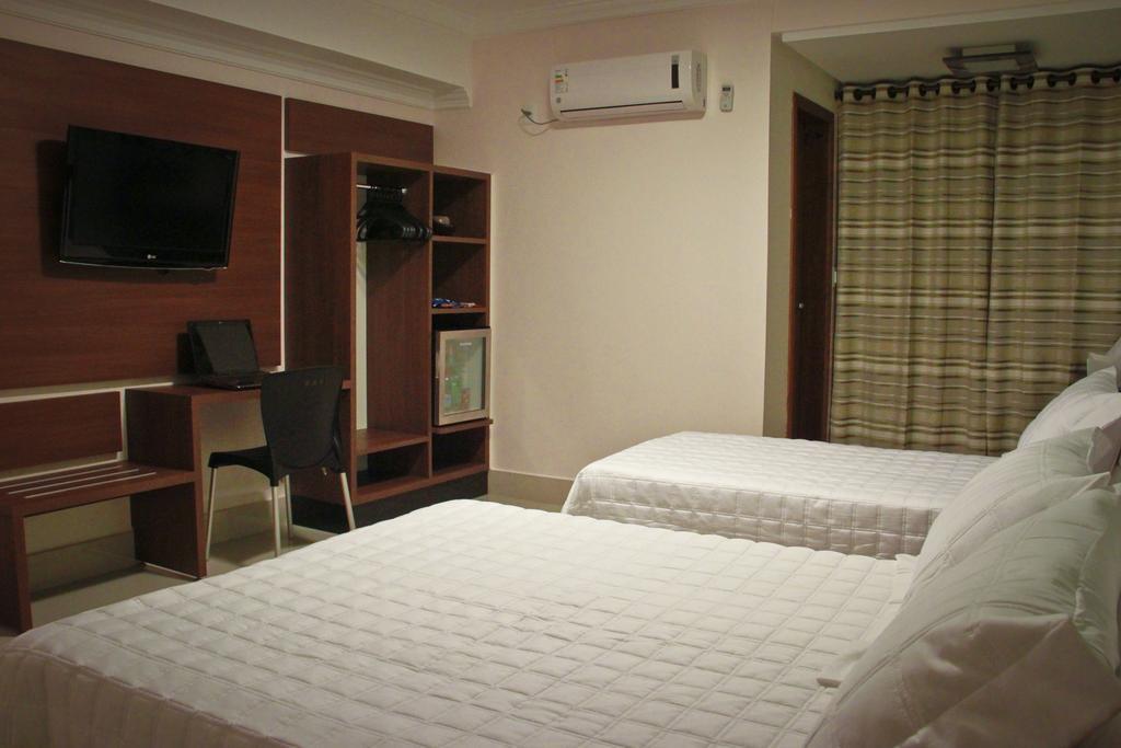Hotel Saron Luziânia Buitenkant foto